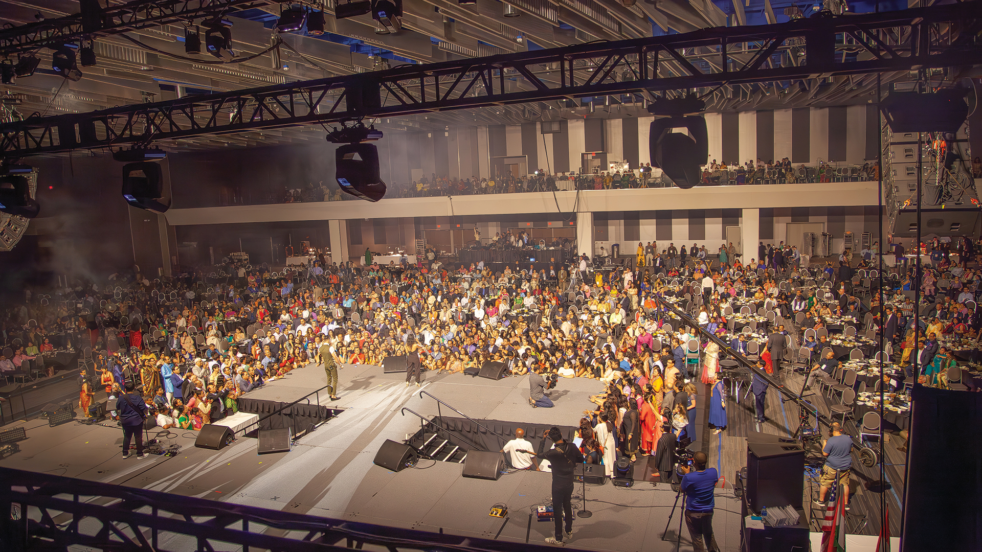 How To Use Color Theory When Designing Stage Looks