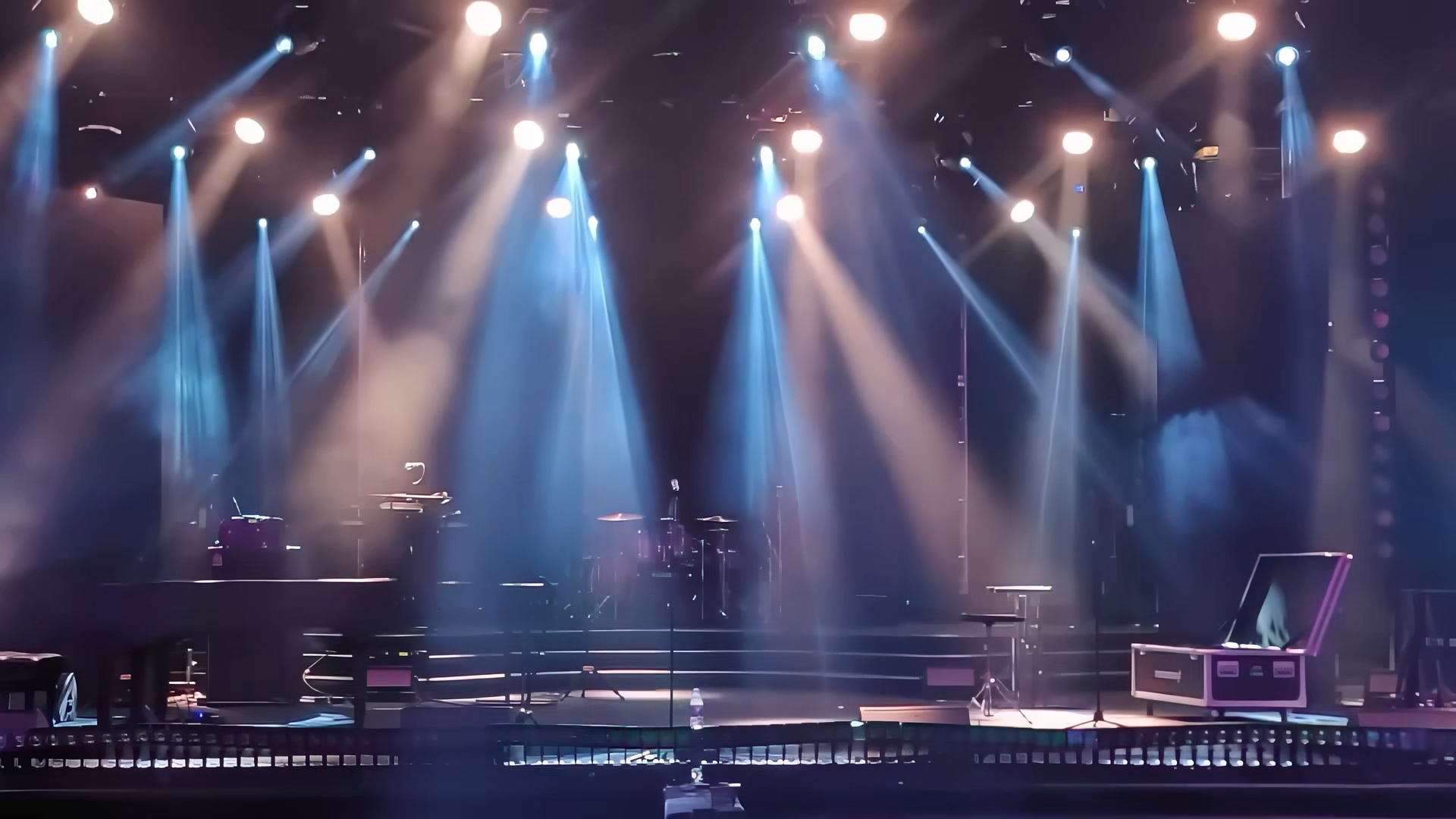 Astera Wireless Fixtures in Over 1,000 Touring Shows